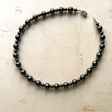 パールネックレス　ノワール