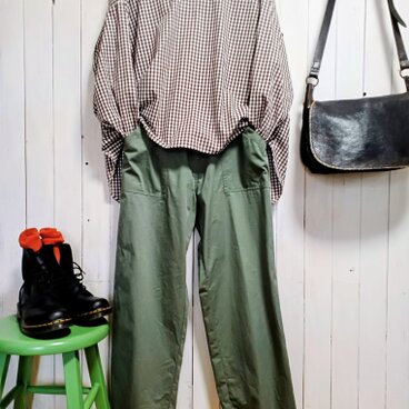 ヴィンテージソフト加工　カーキ　後ろポケット付き　ゆとりストレートパンツ　M～6L
