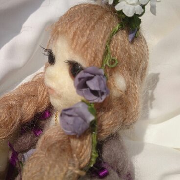 【人形】三つ編みの女の子【インテリア用】