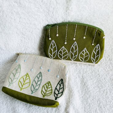 リーフ刺繍のポーチ（キナリ・グリーンティ）