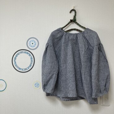 着心地のよい日常服　リネンプルオーバー　袖タック　白黒チェック