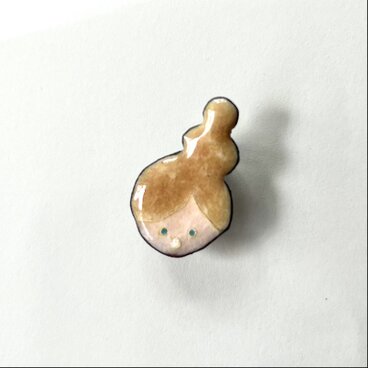 女の子Aブローチ