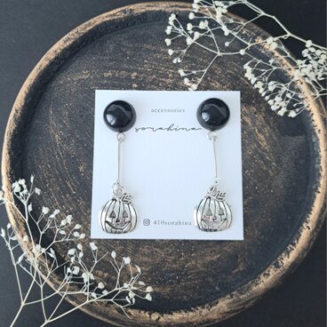 ★★"遊びゴコロをプラスして…"　秋　シルバー　大ぶり　ハロウィン　大人ピアス／イヤリングc