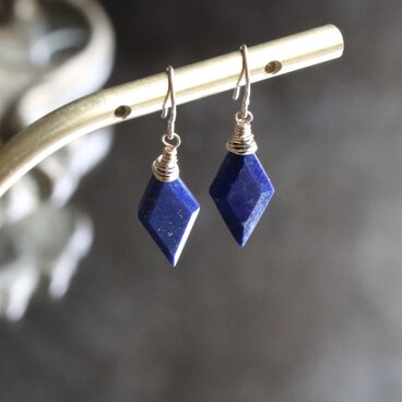 大人のネイビーブルー＊ラピスラズリの上品ピアス （イヤリング）14kgf　天然石 12月誕生石 —Deep Elegan