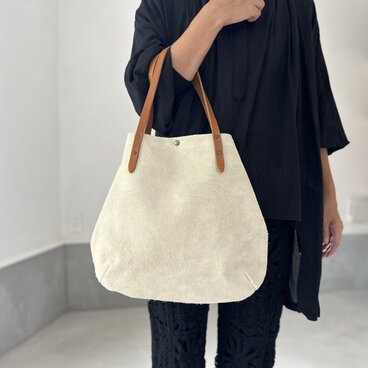 『2025登場Mサイズ』牛床ベロアと極厚オイルヌメの丸型トートバッグ M-size【ビアッカ】