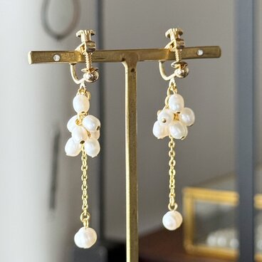 【6月の誕生石】大人の余裕をまとう、揺れるパールのきらめき。淡水パール・イヤリング/ピアス