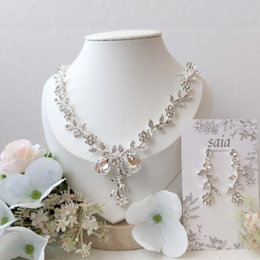 ブライダルアクセサリーセット　tnp20710　フラワービジューのネックレス＆ピアス イヤリング　チタン　変更可