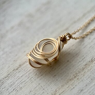 《14kgf》優美 -yuubi-ホワイトシーグラスのデザインマグネットネックレス 48cm