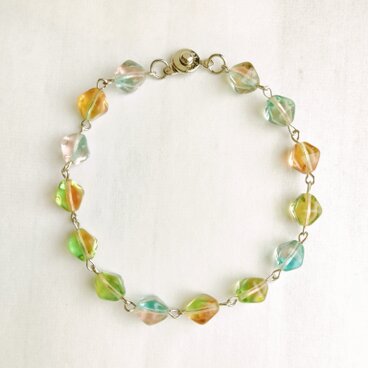 フローライトのようなピノコのチェコビーズブレスレット