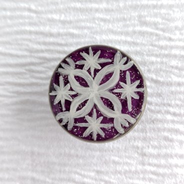 きらめき（パープル）＊手描きレジンの小ぶりな帯留め