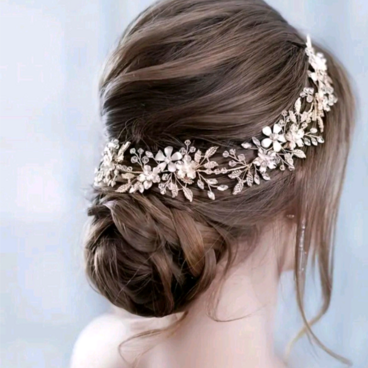 煌めくパール＆ビジューのバックカチューシャ｜花嫁のためのヘッドドレス