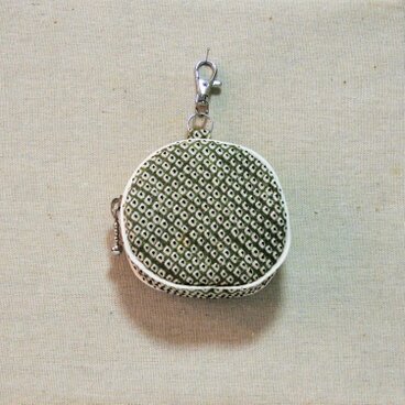 着物リメイク　ちっちゃなまあるいポーチ