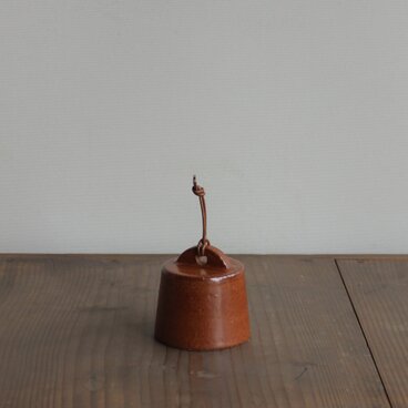 革紐の文鎮 茶2