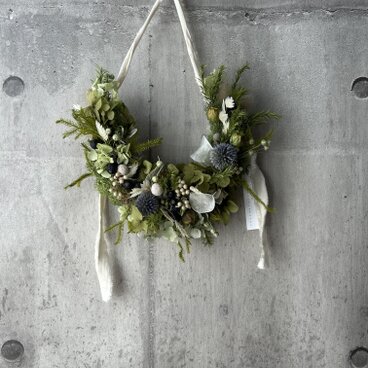 るり玉アザミとグリーンのリース