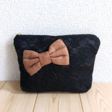 【感謝SALE】リボン　刺繍の18cmモノトーン☆コスメポーチ　ポケット付き　黒　 698