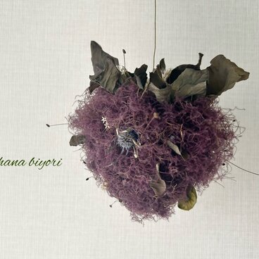 ルビースモークツリーのフラワーボール リース