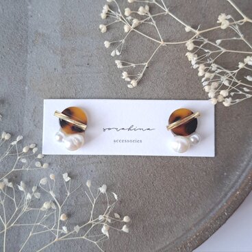 ★c　"シックな彩り…"　秋　冬　淡水パール　べっ甲　フォーマル　小ぶり　大人ピアス／イヤリングe