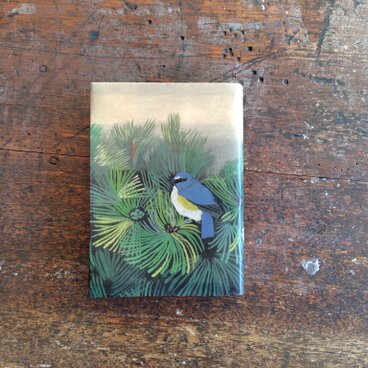 絵本なブックカバー『ハイマツにルリビタキとエゾシロチョウ』