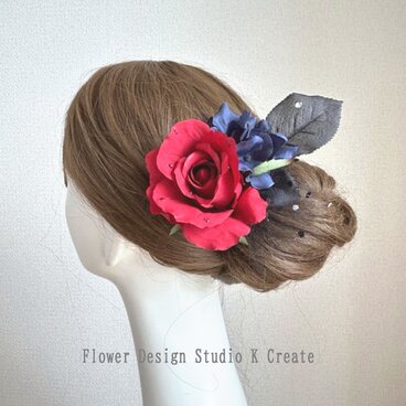 成人式・卒業袴・ダンスに♡赤い薔薇とネイビーの紫陽花のアレンジUピン　ハロウィン　パーティー　ダンス　髪飾り　赤　フラメンコ