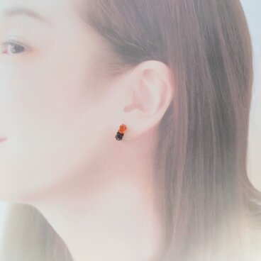 〖オレンジ×ブラック〗クリスタライズ+イヤリング/ ツーブロック　ピアス ねじバネ