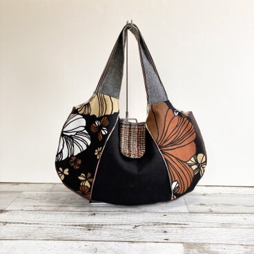 ふっくらグラニーバッグ　黒と茶色の花柄