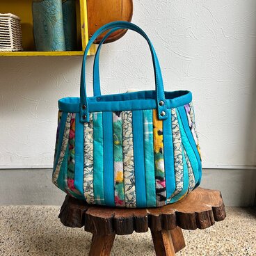 革と古布のパッチワークバッグ（スカイブルーの革＋着物生地）01016-115