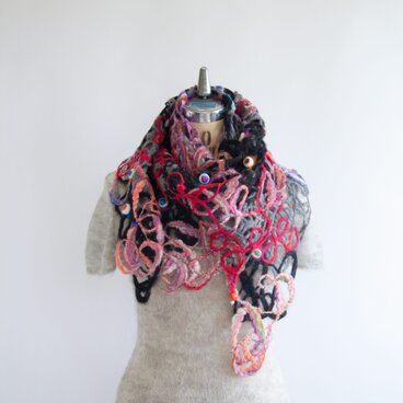 Bloody Cutie 三角ストール【送料無料】