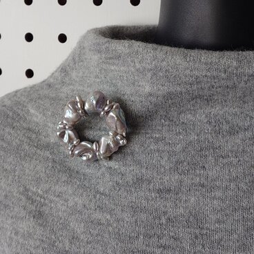 シルバーバロックのサークルブローチ