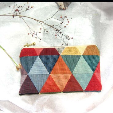 スペイン生地(MS)　トライアングルの愉しみ　ポーチ　カード入れ　コスメ入れ　薬入れ