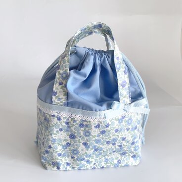 保温保冷タイプお弁当袋　水色花柄