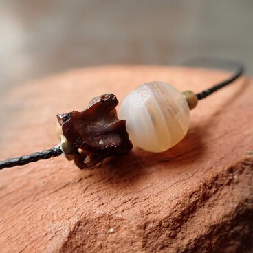 アンティーク　古代瑪瑙　＋　蛇骨　＆　オリッサブラス　＋　ブラックシェブロン　ブレスレット　千世 chitose