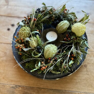 風船トウワタと野薔薇の実のリース