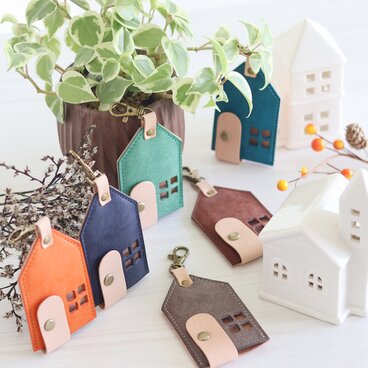 お守り袋(家) LF-062 マルゴー革×ヌメ革 レザー お守りケース 御守 お守り入れ キーホルダー