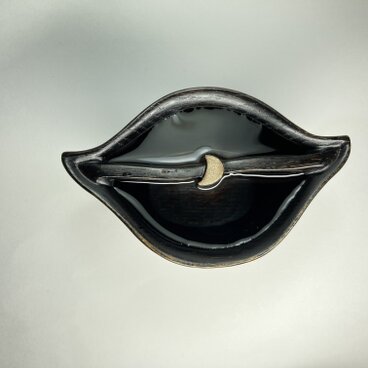 酒器水面に浮かぶ月