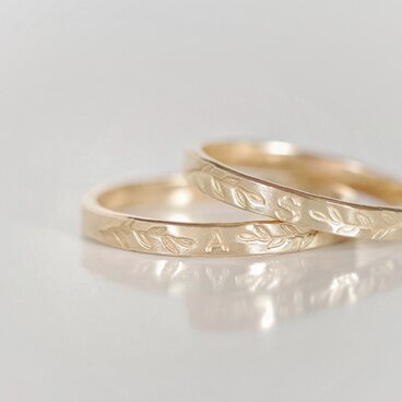 《選べるイニシャル、数字ナンバー(5文字まで)》オリーブリーフ フラット スキニーリング 14kgf ピンキーリング対応 ギフト