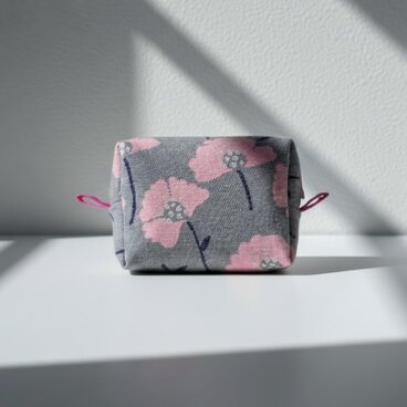 ミニポーチ大容量/秋冬ならではの癒される素材/化粧・コスメ・サニタリー・充電器・小物整理/プチギフトにも/北欧ポーチ