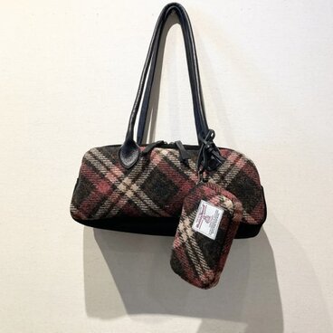 ハリスツイードとラムスエードのボストンバッグ