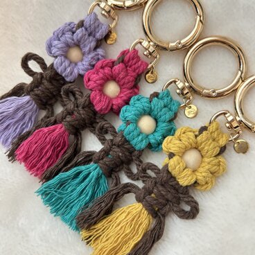 マクラメ花キーホルダー