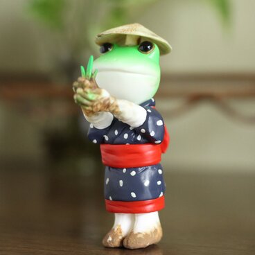 田植えと日本の文化を見守るカエル
