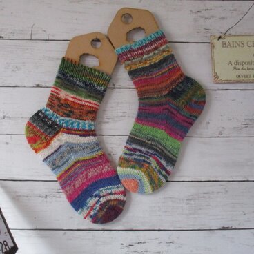 　手編みソックス　冷え対策　Opal カラフル　