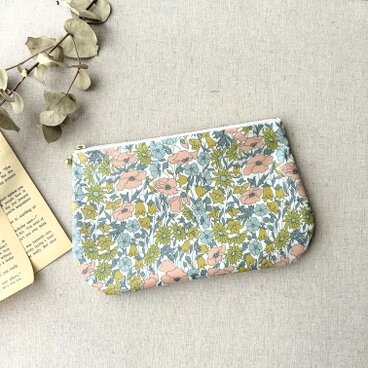 リバティ　ラミネートラウンドポーチ　「Poppy&Daisy」