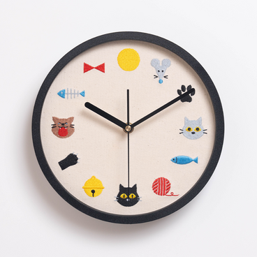 猫の世界の刺繍時計
