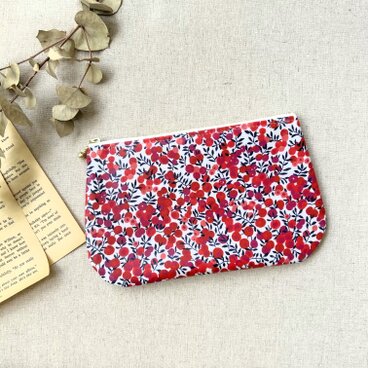 リバティ　ラミネートラウンドポーチ　「Wiltshire」