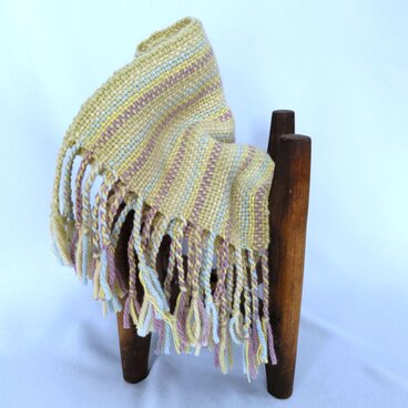 草木染毛糸の手織りマフラー　Ｍ-168