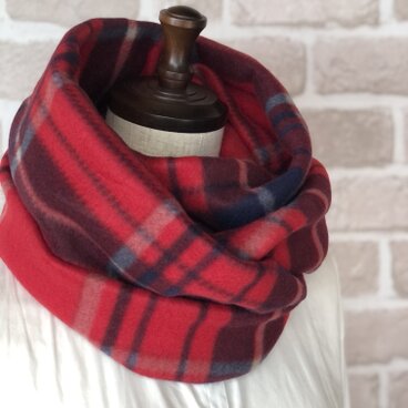 ボリュームたっぷり❣️フリースのあったかスヌード❤️カーマイン・ネイビー&ベージュライン