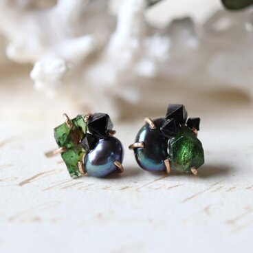 トルマリンとマグネタイトのピアス