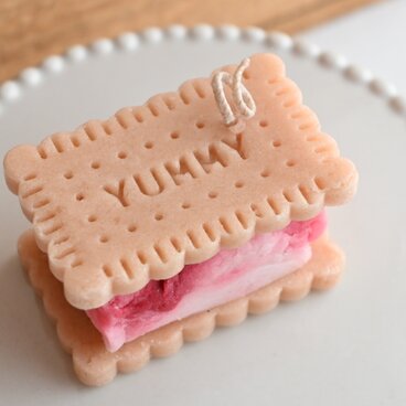 クッキーサンド strawberry