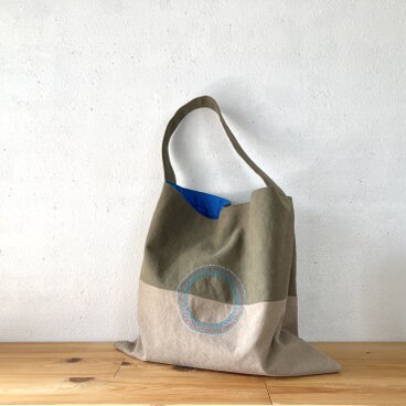 【受注製作】カーキ色と濃ベージュ色の三角鞄