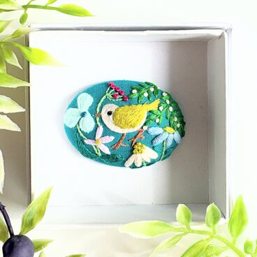 ことりと草花の刺繍ブローチ(botanical）#417