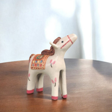 『彩り鞍の白馬』　干支　2026